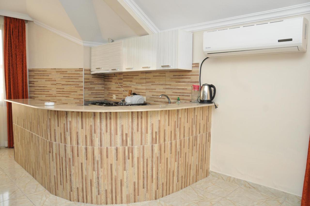 Apartments Residence バトゥーミ エクステリア 写真